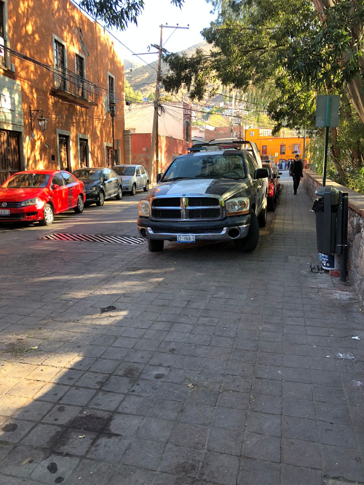 Las patrullas de policía municipal no pagan multas ni respetan las vialidades, en Pastita es evidente que prolifera el caos