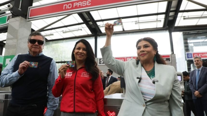 Clara Brugada inaugura innovadoras unidades biarticuladas electricas del Metrobus un