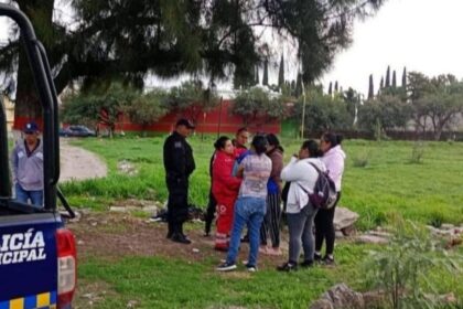 Hallan a recien nacida abandonada en un terreno baldio en
