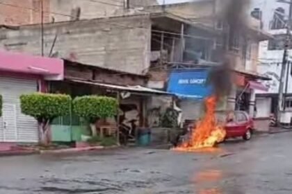 Maestros protegen a sus alumnos durante enfrentamientos en Zitacuaro ¡Agachate