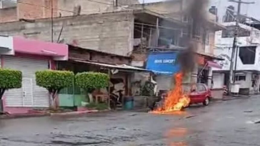 Maestros protegen a sus alumnos durante enfrentamientos en Zitacuaro ¡Agachate