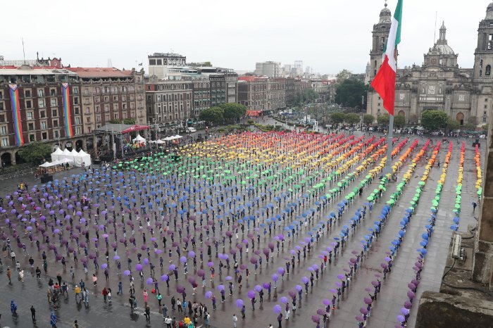 Mexicanos Unen Fuerzas para Honrar la Diversidad con un Impresionante
