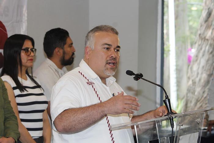 Morena propone paridad de genero en la eleccion gubernamental hombres