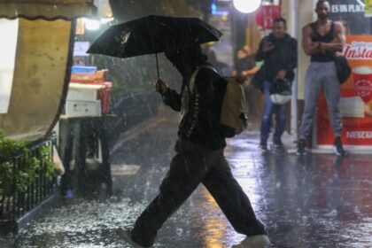 Tormenta Tropical Erick Se interrumpe la movilidad en Acapulco y