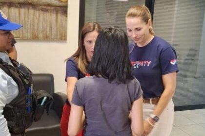 Una nina de 11 anos evade su escuela primaria y