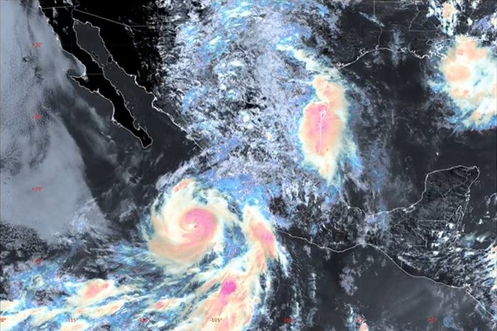 El huracan Flossie se intensifica a categoria 2 Lluvias torrenciales