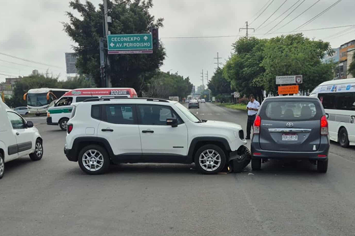 falla continua de semaforos en periferico y avenida periodismo provoca
