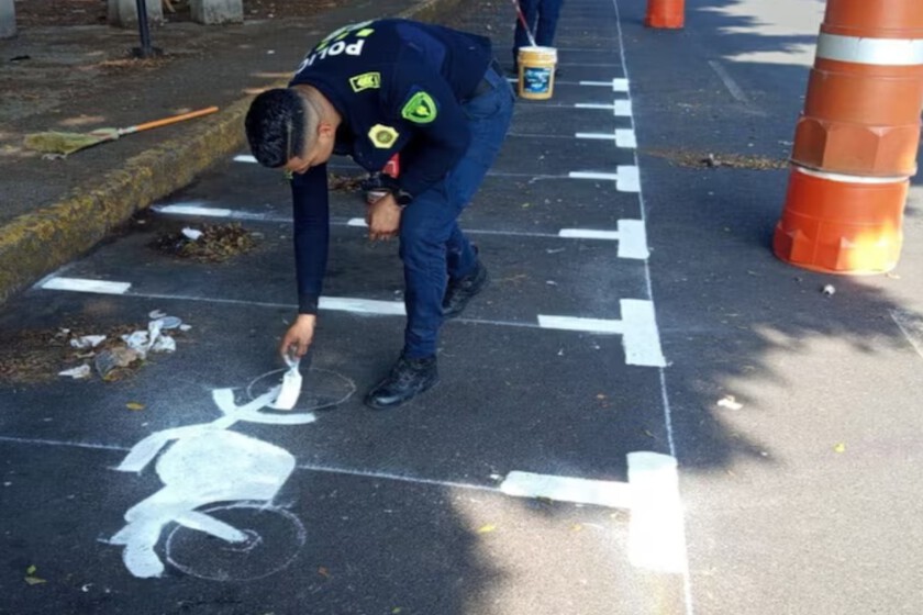 CDMX transforma estacionamientos en calles y centros comerciales tras aumento en ventas de motos