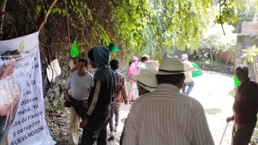 comuneros protestan frente a la casa de norona en tepoztlan