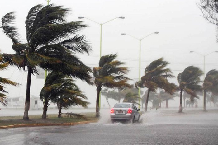 el huracan gil se convierte en tormenta tropical y se