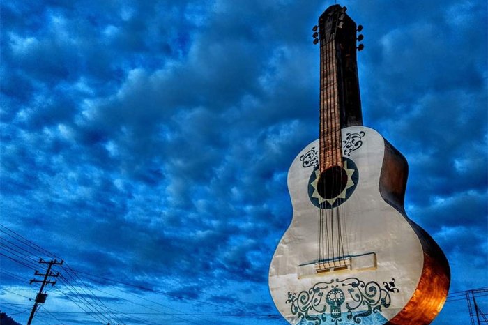 lauderos de paracho solicitan declarar la guitarra como instrumento basico