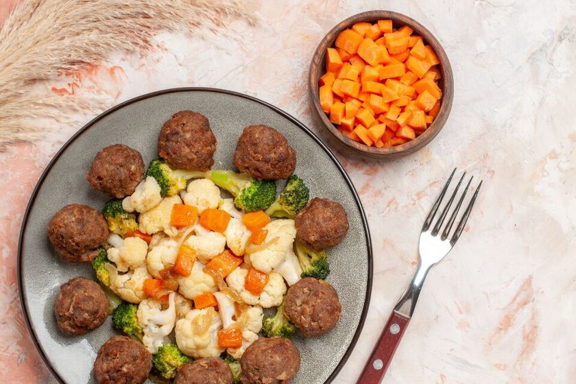 Receta vegetariana vibrante y sabrosa con ingredientes frescos y coloridos