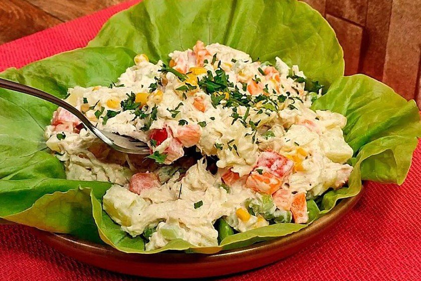 Salpicón de pollo con 8 ingredientes para solucionar tus comidas rápidas y nutritivas