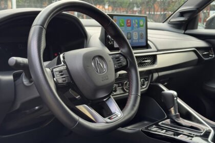 Beneficios y desventajas de cubrir el volante de plástico en tu auto