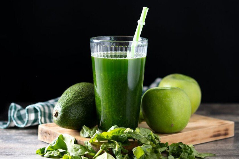 Cuatro recetas de jugos alternativos al tradicional jugo verde con combinaciones innovadoras
