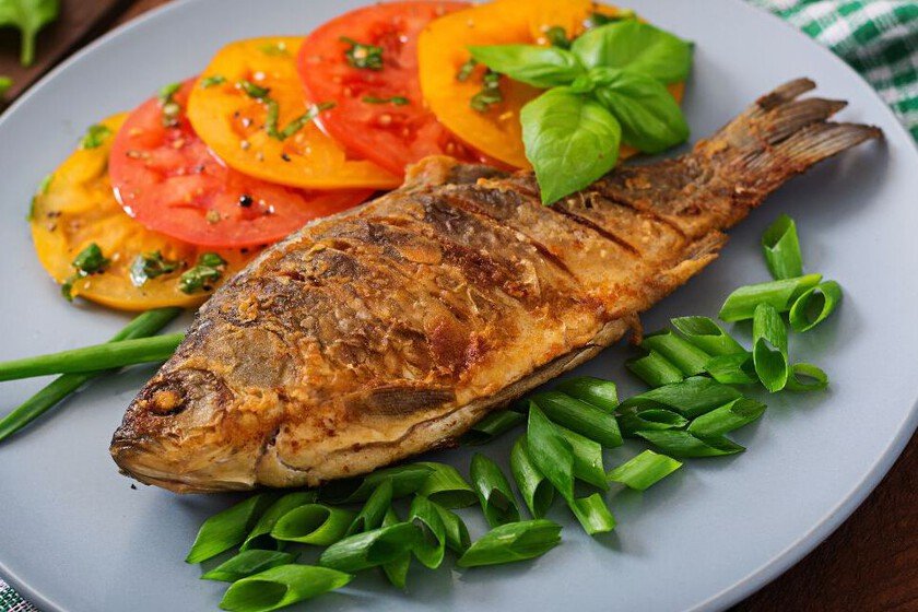 El método del chef Ángel León para lograr pescado frito crujiente y jugoso