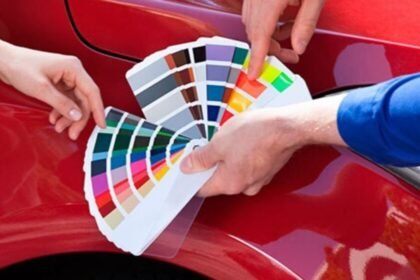 La defensa de plástico de los coches presenta un color diferente al de la carrocería