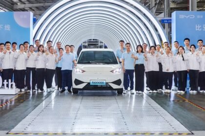 La quinta persona más rica del mundo vende sus acciones de BYD en medio de aranceles en México