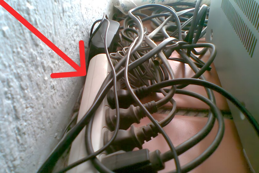 Los electricistas advierten sobre el peor lugar para colocar un multicontacto en casa