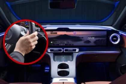 Mercedes presenta un nuevo SUV con pantalla innovadora y defienden la superioridad de los botones físicos