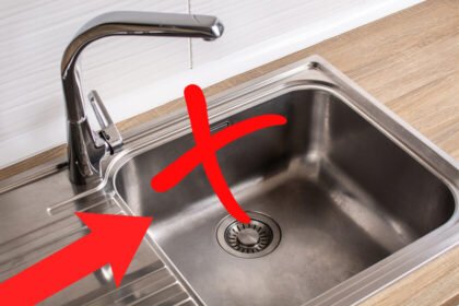 Métodos efectivos para destapar fregaderos con materiales caseros y sin contratar a un plomero