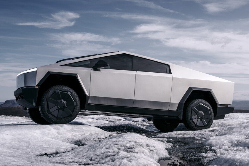 Propietario de Tesla Cybertruck revela baja durabilidad de llantas de 10,000 km en su camioneta