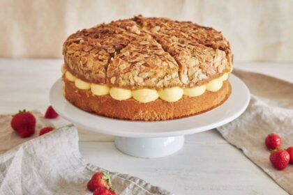 Truco casero para lograr un pastel jugoso y con costra dorada