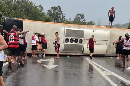 al menos 46 aficionados de flamengo resultan heridos tras volcar