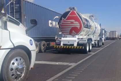 bloqueo de campesinos en guanajuato afecta el transporte y la