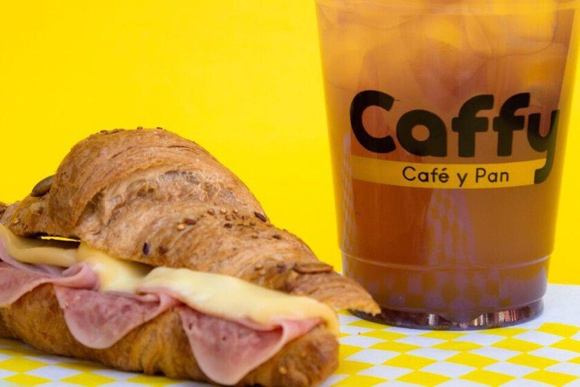 Cafetería a pasos del Zócalo ofrece croissants rellenos por menos de 100 pesos