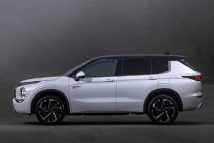 Camioneta híbrida de tres filas con confiabilidad japonesa y 60 km en modo eléctrico