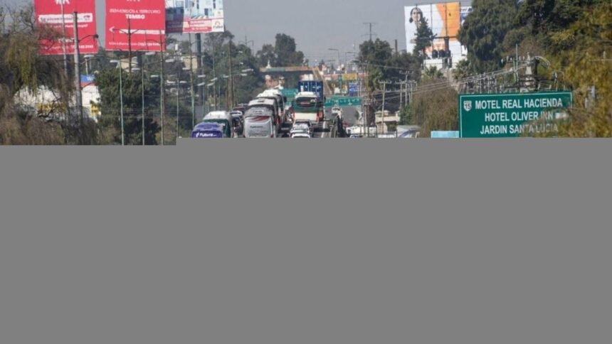 colapso en edomex por bloqueo de vialidades por parte de