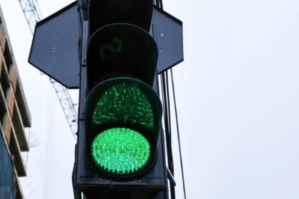 Coordinación entre vehículos autónomos y conductores humanos en entornos urbanos