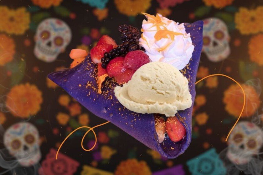 Crepas de cempasúchil en crepería de Toluca con menú especial por Día de Muertos