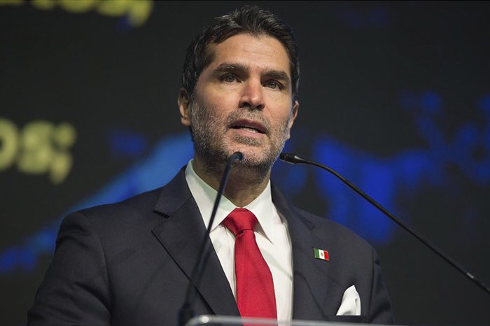 cumbre ultraconservadora de eduardo verastegui es pospuesta por criticas a