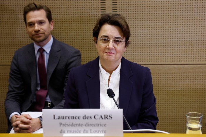 detienen a dos sospechosos del robo en el louvre uno