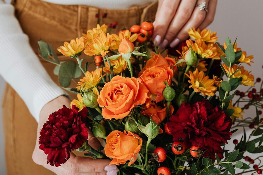 Disfruta pan de muerto y bebida caliente en el Taller Floral de otoño en Aquelarre Café, México