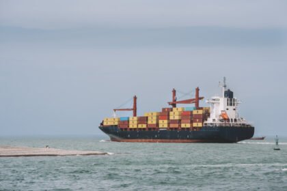 El deshielo del Ártico habilita una nueva ruta para acelerar la entrega de autos eléctricos