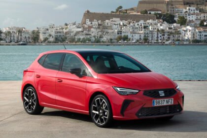 El hatchback español se actualiza con mejoras y la promesa de electrificación