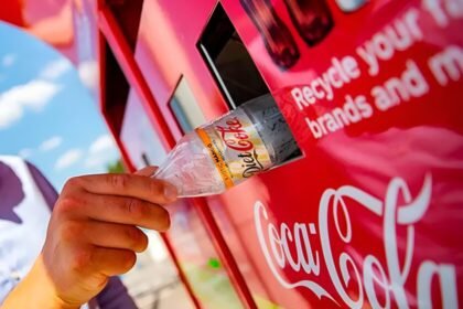 Empresas ofrecen incentivos económicos por la devolución de botellas reciclables