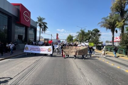 estudiantes del tecnologico de leon bloquean el bulevar lopez mateos