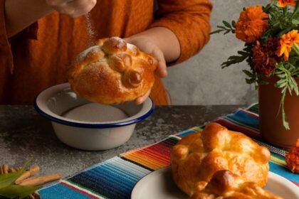 Guía de cursos para aprender a preparar pan de muerto en CDMX