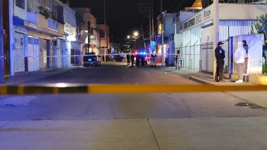 hombre armado ataca en bar montecarlo de irapuato dejando dos