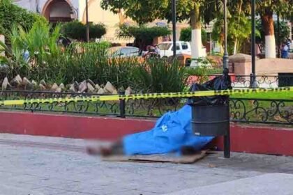 hombre en situacion de calle muere en plaza de los