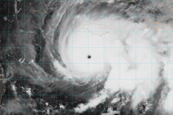 huracan melissa se degrada a categoria 2 en su recorrido