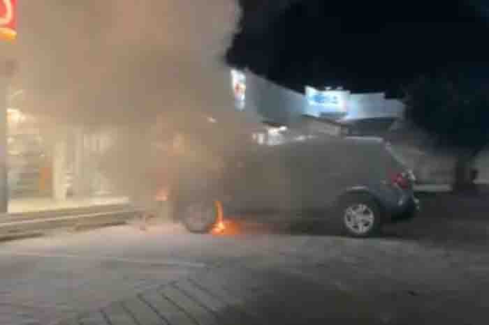 incendio de camioneta en oxxo de la colonia vista bella