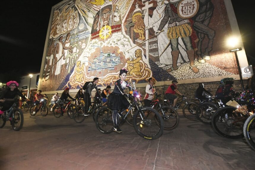 irapuatenses participan en paseo ciclista para revivir tradiciones locales