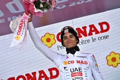 isaac del toro recibe el premio nacional de deportes alegna