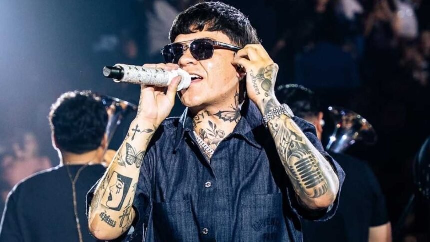 Junior H recibe multa por interpretar corridos durante su concierto y es vetado