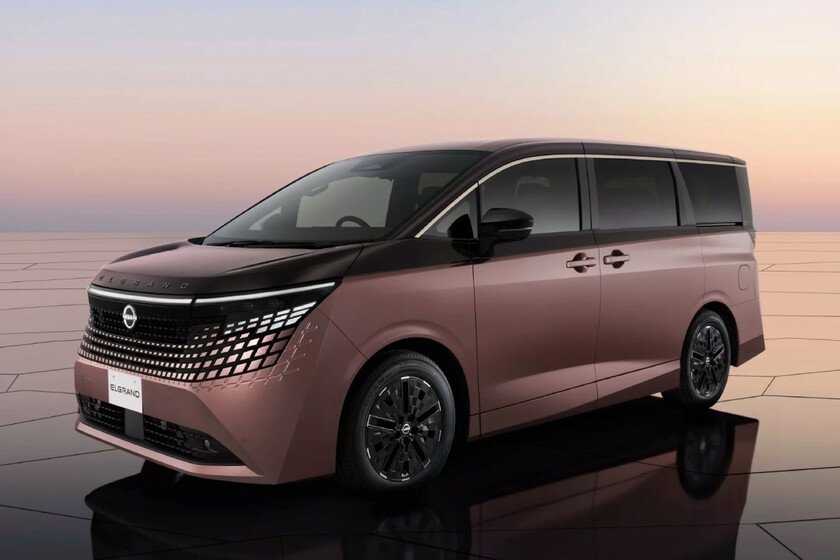 La Nissan Elgrand, miniván tecnológica, analiza su viabilidad en el mercado mexicano